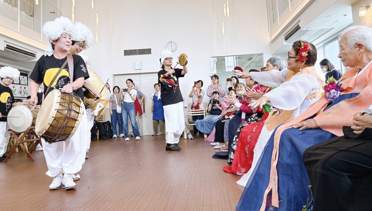 在日高齢者、2年ぶり交流