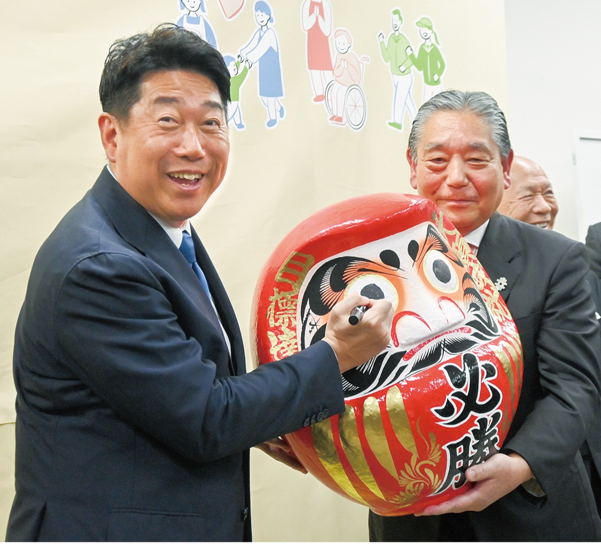 福田氏が4選果たす