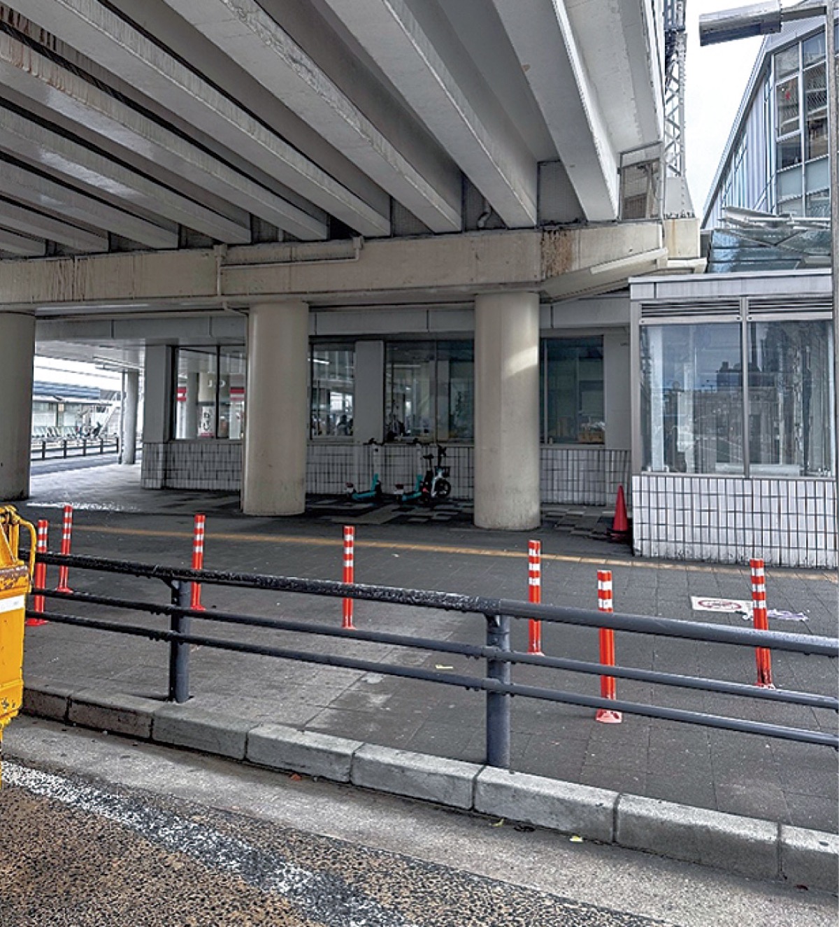 京急川崎駅の高架下