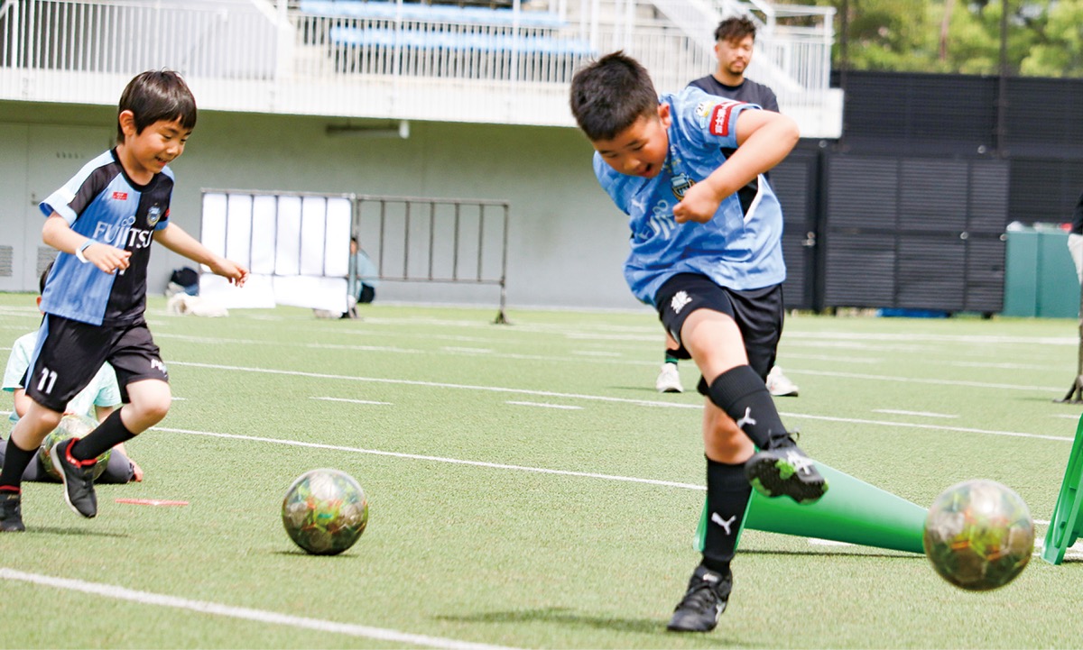 サッカー教室を楽しむ子どもたち