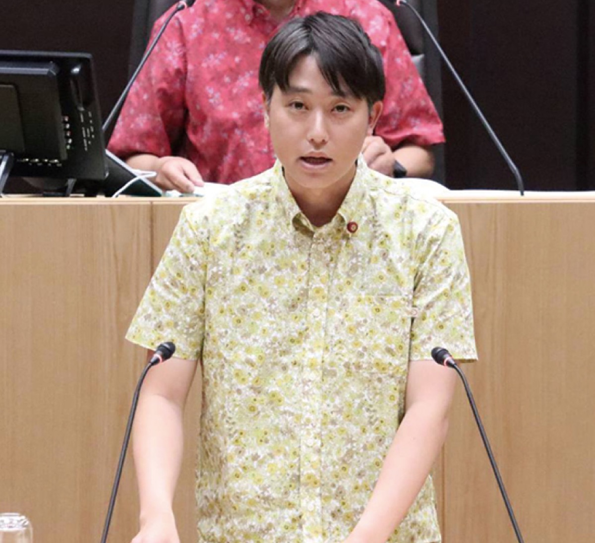 那覇市との友好都市提携30周年を記念し「かりゆし」を着用