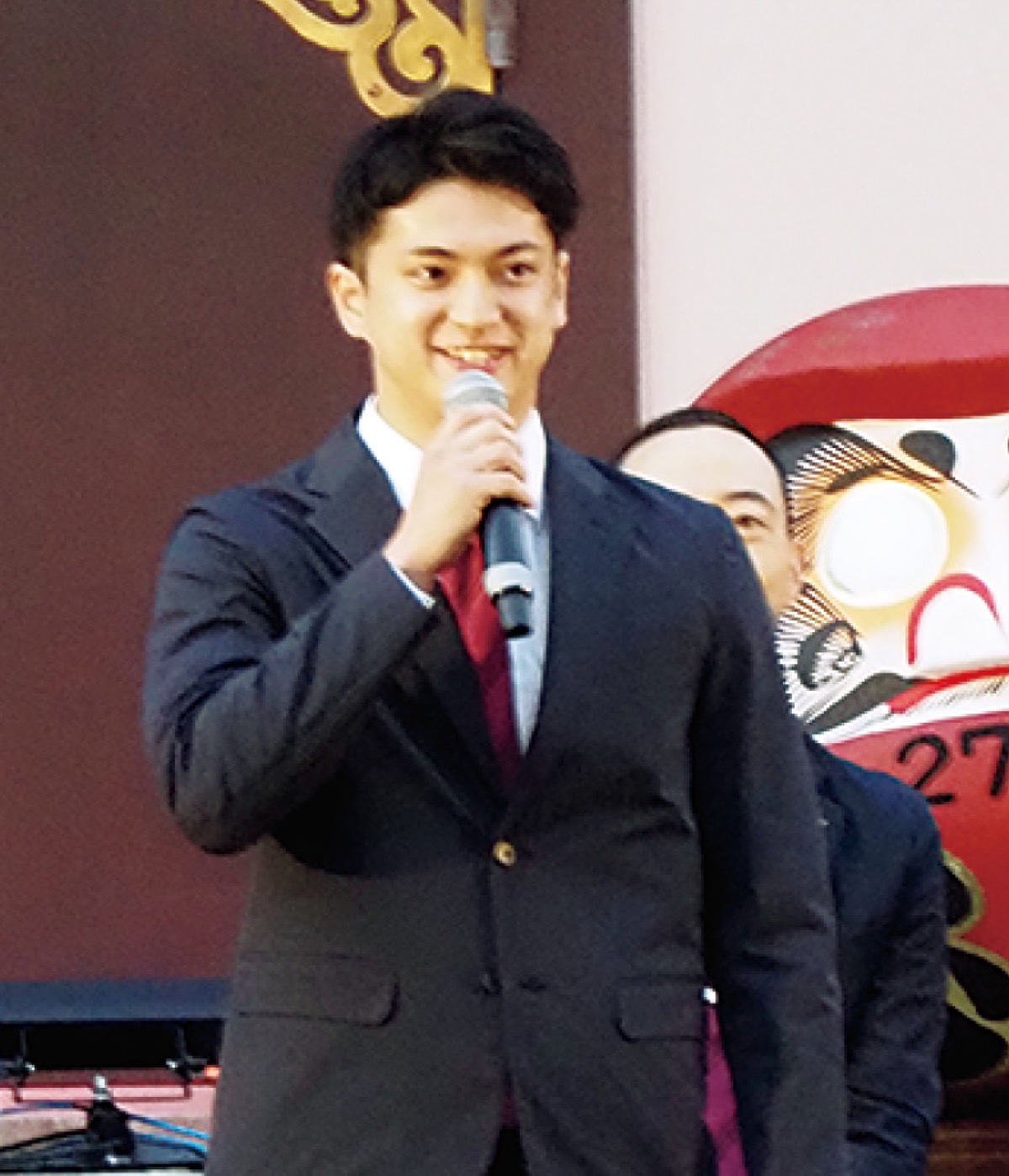 抱負を述べる米須選手