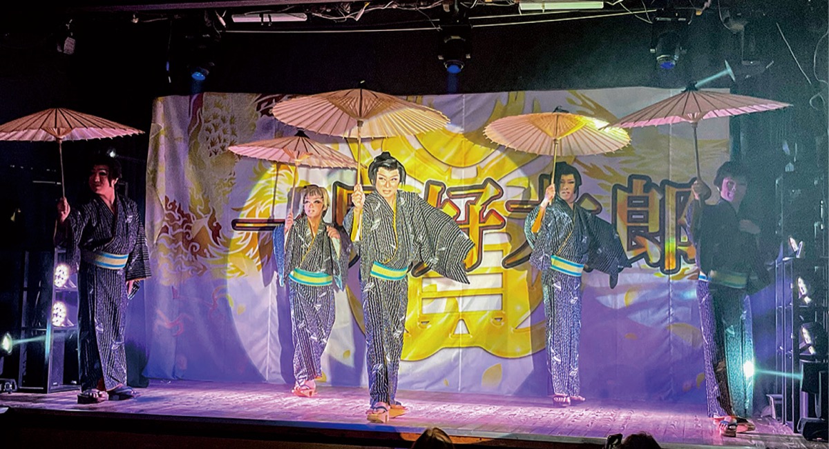 9月の公演を担当している三國座一見劇団による舞踊ショー