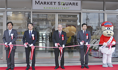 競馬場横に商業施設オープン