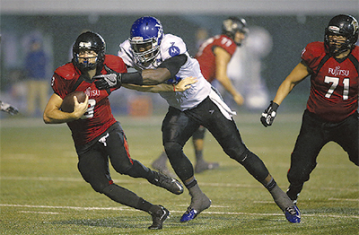 アメフット試合に市民招待