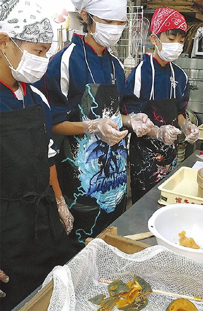 和菓子職人気分を味わう