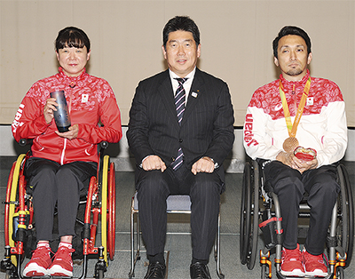 成田･山口両選手に特別賞