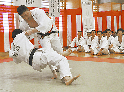 幸警察署で武道始め