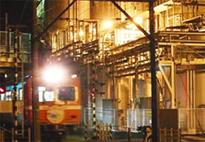 工場夜景特別ツアーを開催