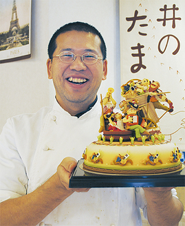 「ブドウの収穫祭」をケーキのマジパンで表現。銀賞に「嬉しい」と岡部さん