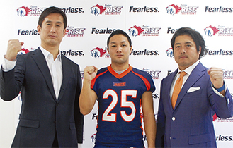 記者会見で決意を示した（左から）須永ヘッドコーチ、東松主将、石井代表兼ＧＭ＝２月27日、ノジマフットボールパーク