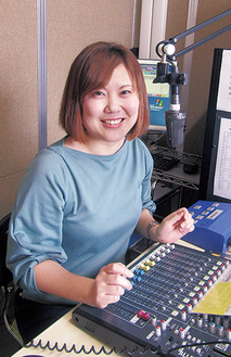 伊藤 こずえ さん1988年生まれ。弘前のラジオ局を経て、FMねまらいんに入局。現在、情報番組「875chanねる」（月〜金・午後5時〜7時）に出演中