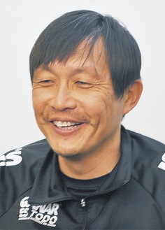 三浦文丈氏（49歳）…静岡市清水区出身。1993〜2006年まで横浜Ｆ・マリノス、京都パープルサンガなどで活躍。五輪、日本代表にも選出。引退後はＪリーグで多数のチームのコーチを歴任し、昨季からＳＣ相模原の指揮をとる