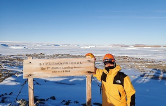 西オングル島第一次南極地域観測隊上陸地点で