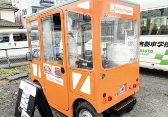 橋本自動車学校の駐車場で販売するキッチンカー