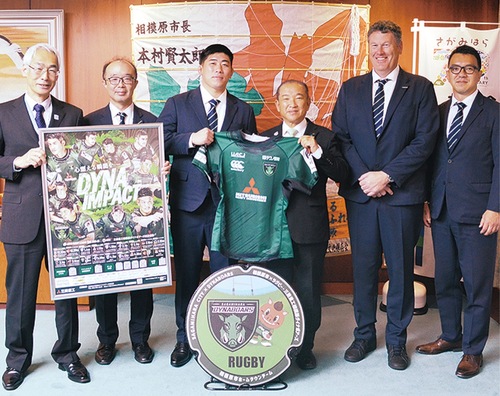 チームの５人と本村市長