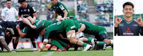 イノシシポーズの岩村昂太キャプテン（右）と昨シーズンのＢＲ東京戦の様子（左）