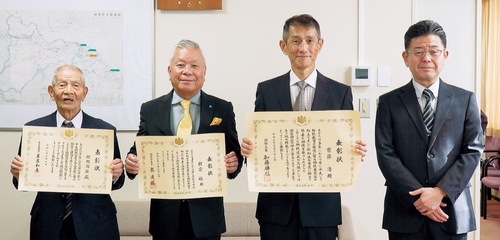 左から樫野さん、新倉さん、齋藤さん、加々美署長