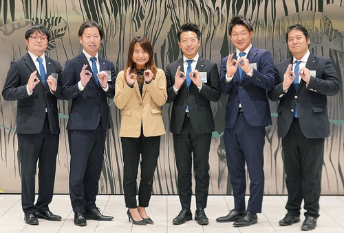 （左から）石崎専務理事、志賀副理事長、廣田副理事長、八木理事長、村上副理事長、姫野副理事長