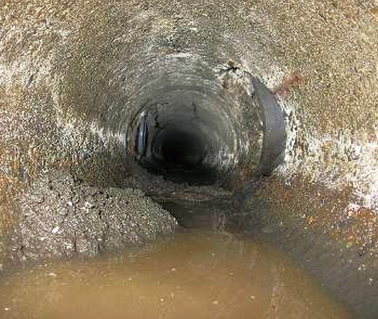 老朽化した下水管のイメージ（相模原市提供写真／第２次相模原市下水道ビジョンより）