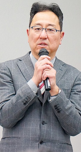 講演する水田社長