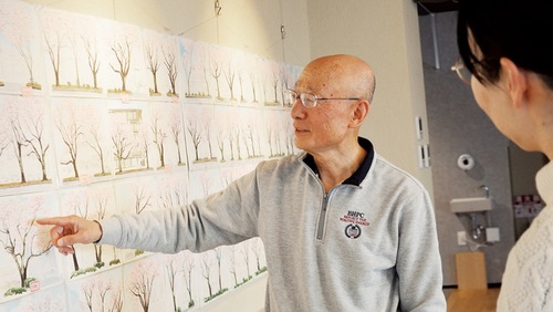 作品について話す加藤さん