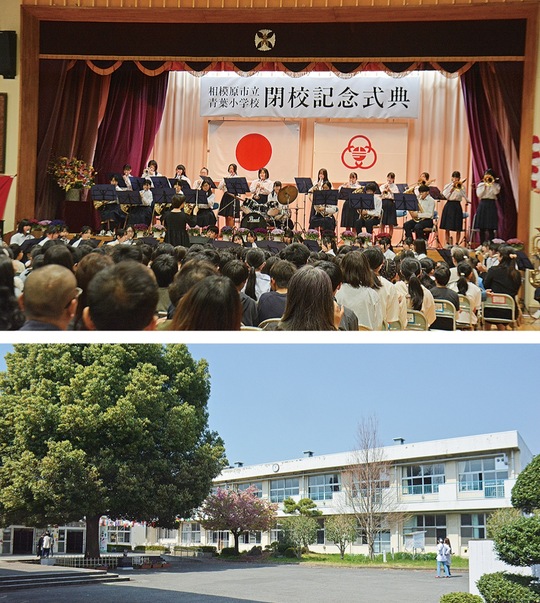 式典での吹奏楽演奏（上）、校舎と同校のシンボル・クスノキ（下）