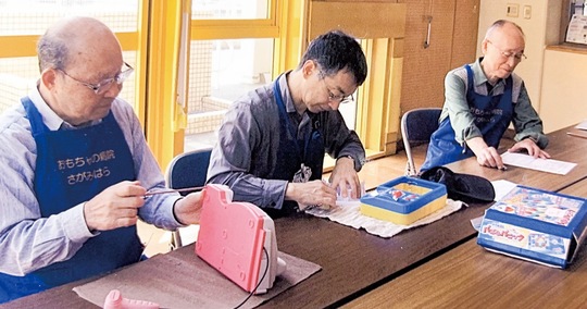 「治療」を施すドクターたち