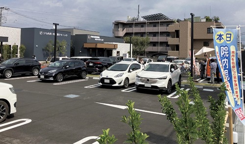 医療ヴィレッジの利点でもある大型の駐車場（写真は内覧会時/医歯薬ネット下田さん提供）