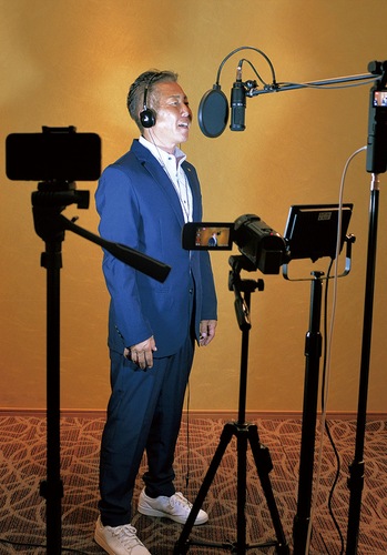 レコーディング中の井上会長