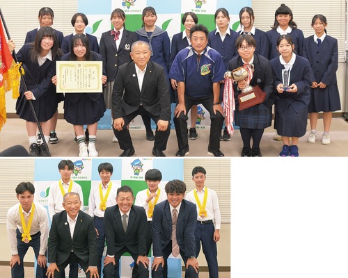 （上）相模原ハイドレンジャーズの選手たちと平本友和助監督ら（下）相陽クラブの選手たちと内藤監督ら