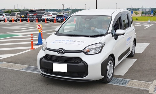 警察ＯＢの社員が指導員を務める