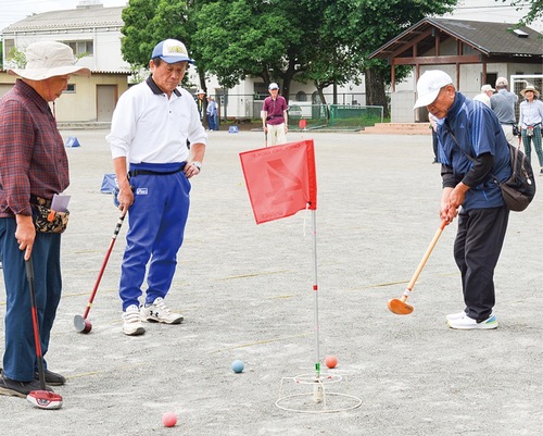 知らない者同士だが盛んに会話を交わしながらラウンドを楽しんだ