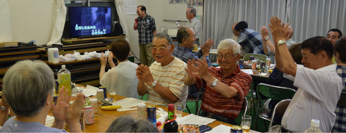 ６月に催された合同カラオケ大会も40人ほどが集まり盛り上がりを見せた