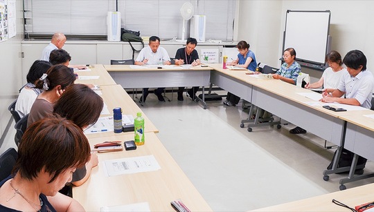 市の担当者、学校長らも出席した定例会