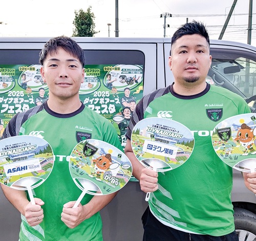 スクラムハーフの中森選手（左）とフッカーの宮里選手（右）