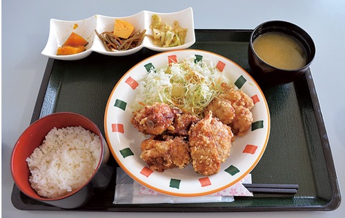 ボリューム満点の「からあげランチ」