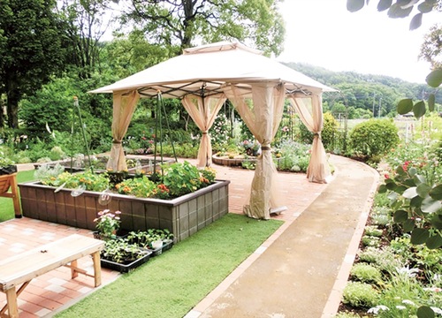 清泉の郷の庭園（写真提供＝同施設）