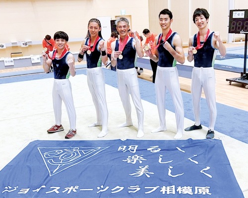 （左から）黒木さん、菅井さん、津堅さん、田口さん、春山さん（写真はジョイスポーツクラブ相模原提供）