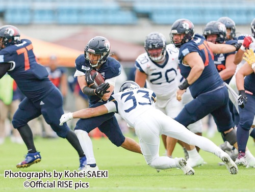 年に一度の地元開催ゲームを制したライズ（濃紺のユニフォーム）