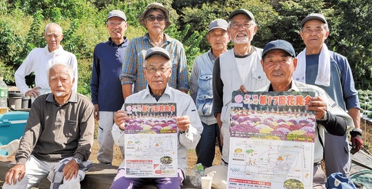 愛好会のメンバー（前列右端が藤曲さん）