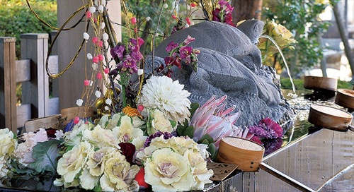 花々で飾られた手水舎（写真は過去）