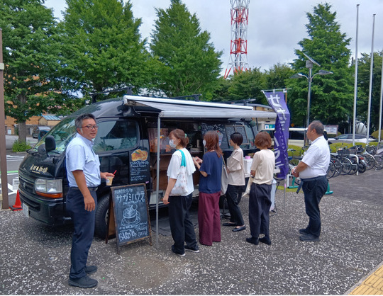 事業開始初日のキッチンカー