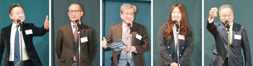 写真左から新光ネームプレートの秋山社長、大久保歯車工業の谷口副社長、アイダエンジニアリングの鈴木社長、大洋建設の鈴木取締役、オハラの齋藤社長