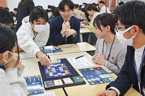 ボードゲームを通じてさまざまな対話が行われた