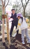 淵野辺公園に植樹