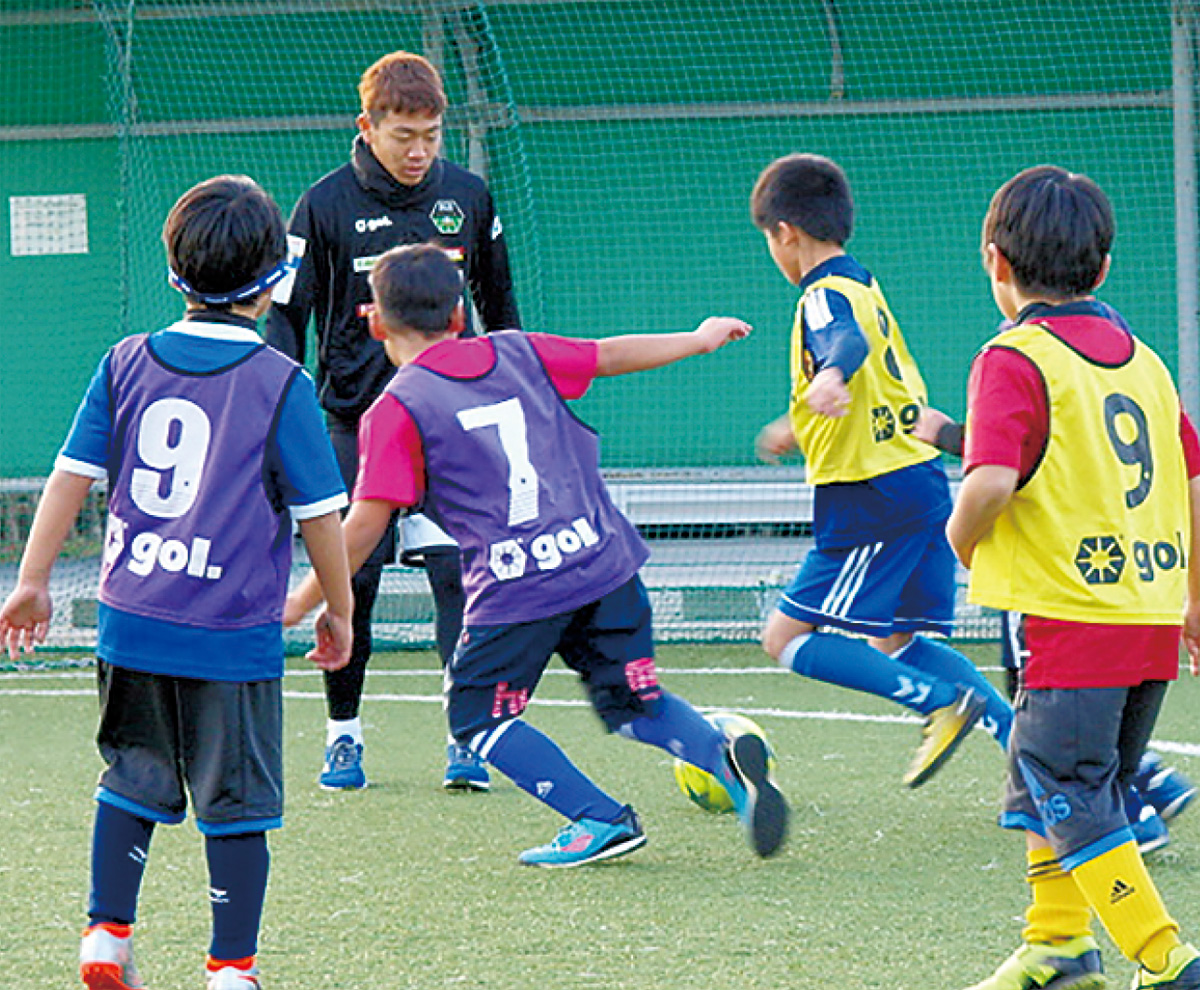 梶山選手と子どもら