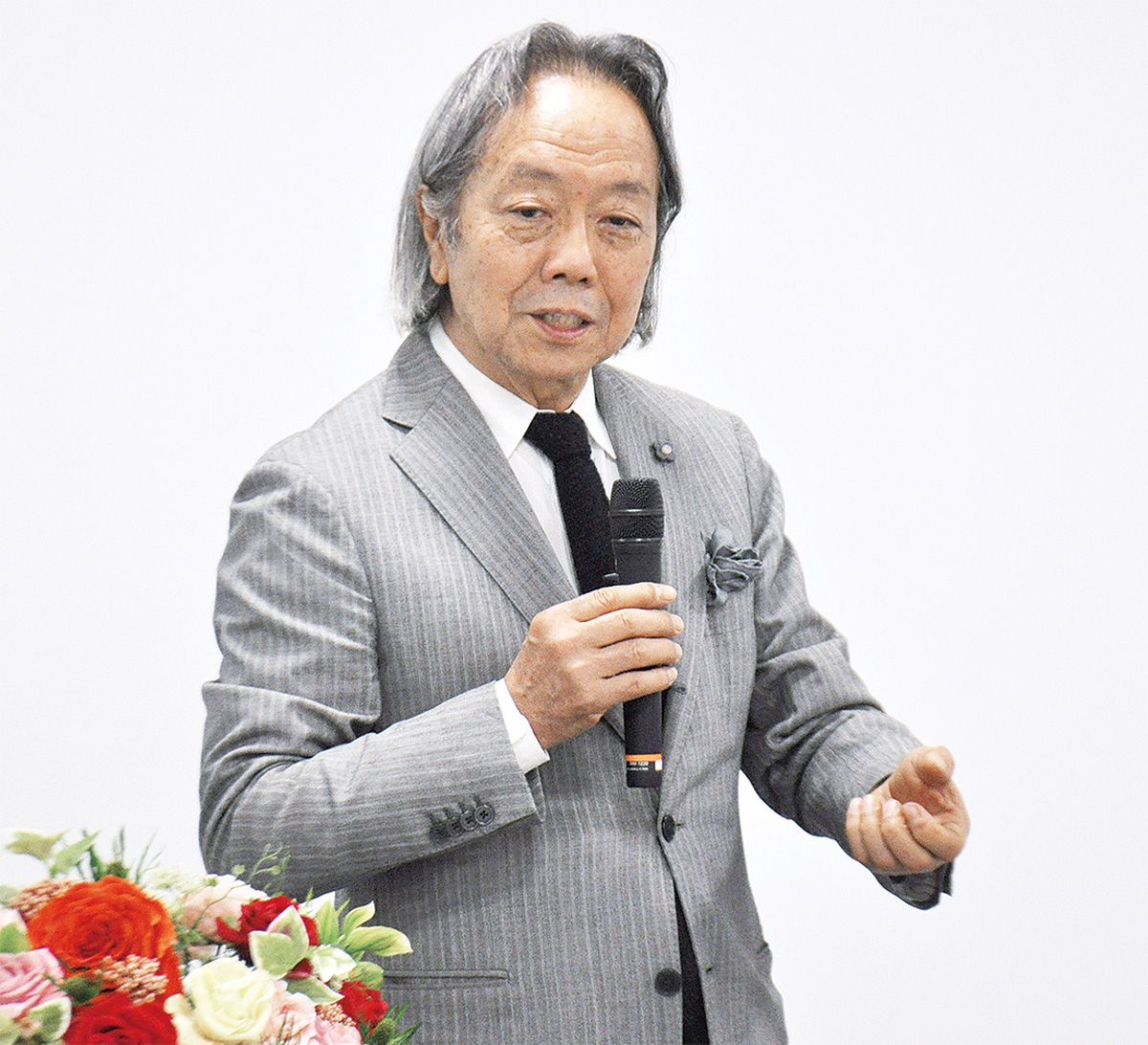 熱弁を振るう松本氏＝３月29日、同院