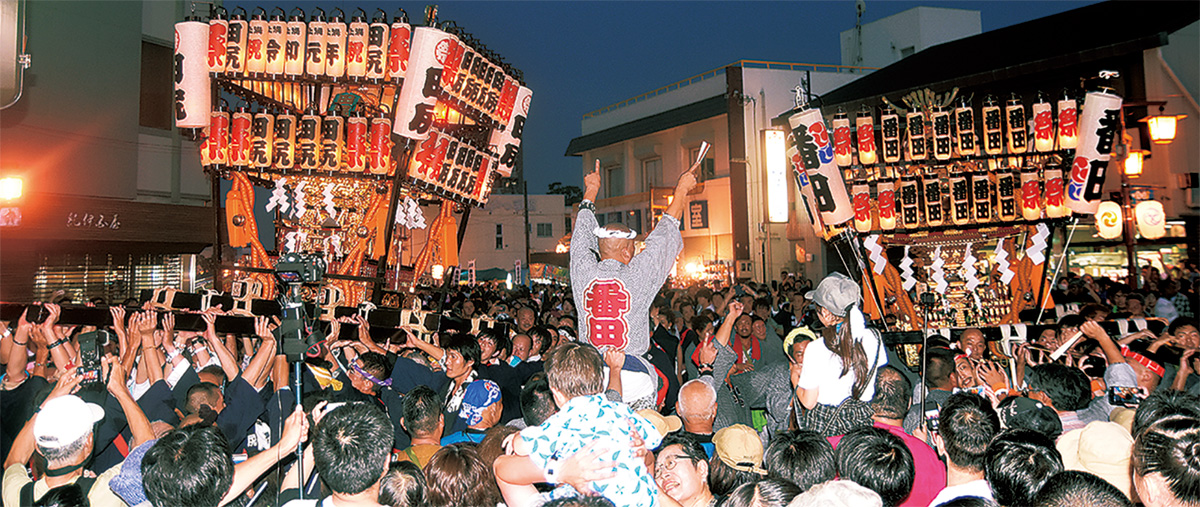 勇壮な「神輿もみ」で圧倒