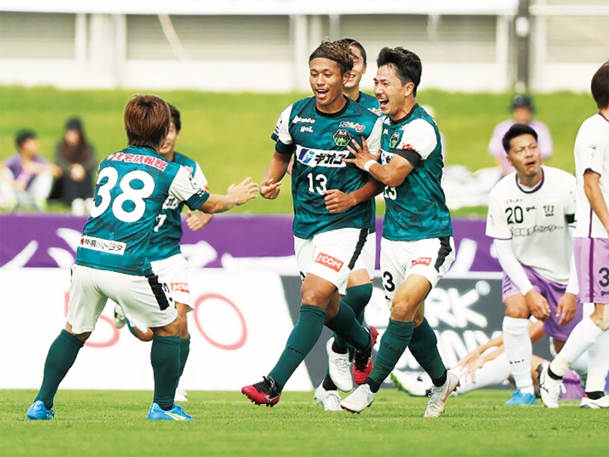 先制点を上げたＭＦ平石直人＝提供写真